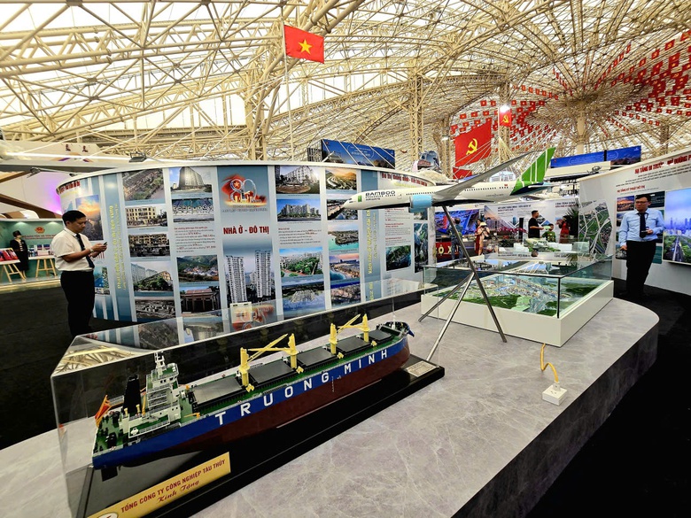 Triển lãm thành tựu 80 năm ngành Xây dựng thu hút giới trẻ tham quan- Ảnh 1. Triển lãm thành tựu 80 năm ngành Xây dựng thu hút giới trẻ tham quan- Ảnh 1.