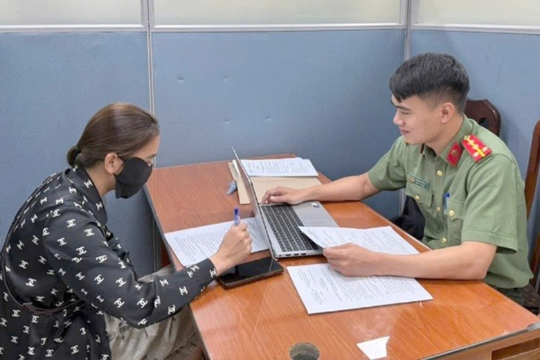 Tung tin "c&ocirc;ng an kiểm tra nồng độ cồn bằng m&aacute;y giả&rdquo;, c&ocirc; g&aacute;i bị phạt 7,5 triệu đồng- Ảnh 1.