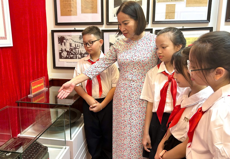 Nhiều "địa chỉ đỏ" tại H&agrave; Nội thu h&uacute;t kh&aacute;ch tham quan dịp Quốc kh&aacute;nh- Ảnh 4.