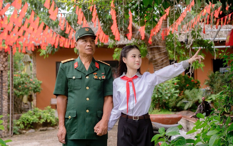 Người d&acirc;n L&agrave;o Cai n&ocirc; nức trang ho&agrave;ng từ phố thị đến v&ugrave;ng n&uacute;i đ&oacute;n Tết Độc lập