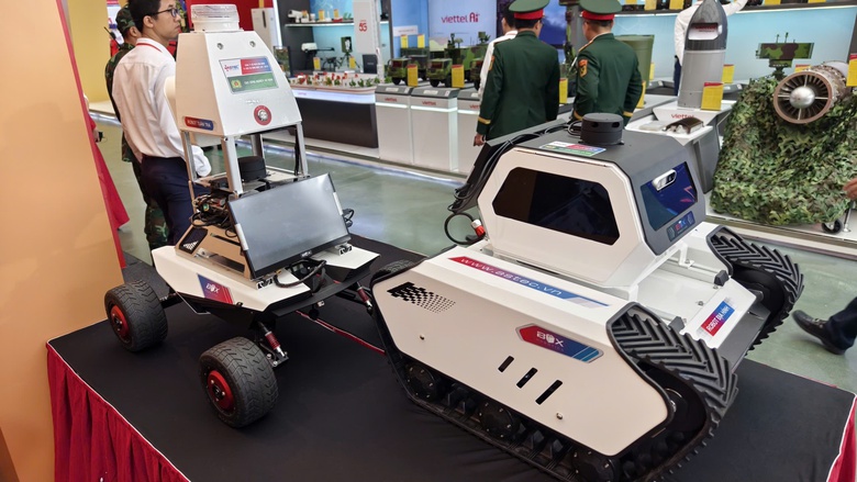 Cận cảnh robot "trinh s&aacute;t" d&ograve; m&igrave;n, s&uacute;ng kh&eacute;p g&oacute;c, kh&iacute; t&agrave;i đặc biệt của lực lượng c&ocirc;ng an- Ảnh 4.