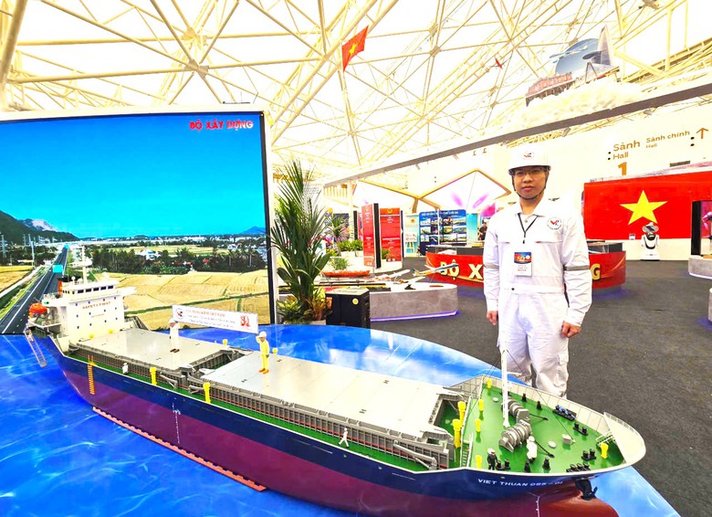 Triển lãm thành tựu 80 năm ngành Xây dựng thu hút giới trẻ tham quan- Ảnh 15. Triển lãm thành tựu 80 năm ngành Xây dựng thu hút giới trẻ tham quan- Ảnh 15.