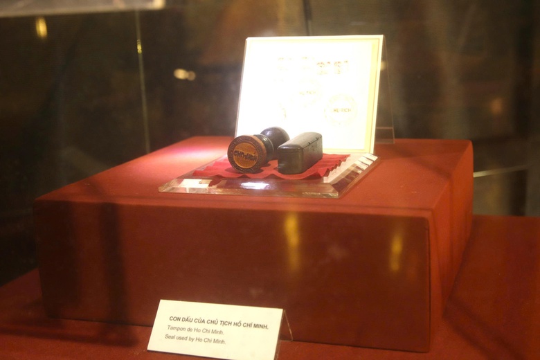 Chiêm ngưỡng những bảo vật kể chuyện Bác Hồ tại Bảo tàng Hồ Chí Minh- Ảnh 9. Chiêm ngưỡng những bảo vật kể chuyện Bác Hồ tại Bảo tàng Hồ Chí Minh- Ảnh 9.