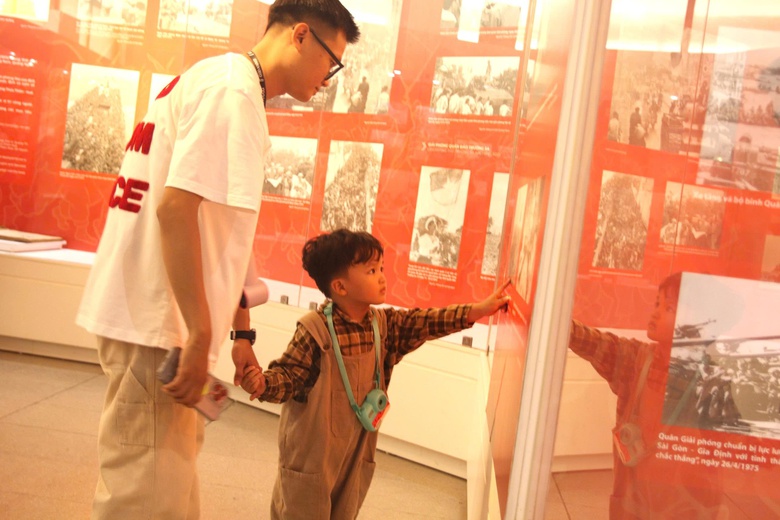 Chiêm ngưỡng những bảo vật kể chuyện Bác Hồ tại Bảo tàng Hồ Chí Minh- Ảnh 11. Chiêm ngưỡng những bảo vật kể chuyện Bác Hồ tại Bảo tàng Hồ Chí Minh- Ảnh 11.