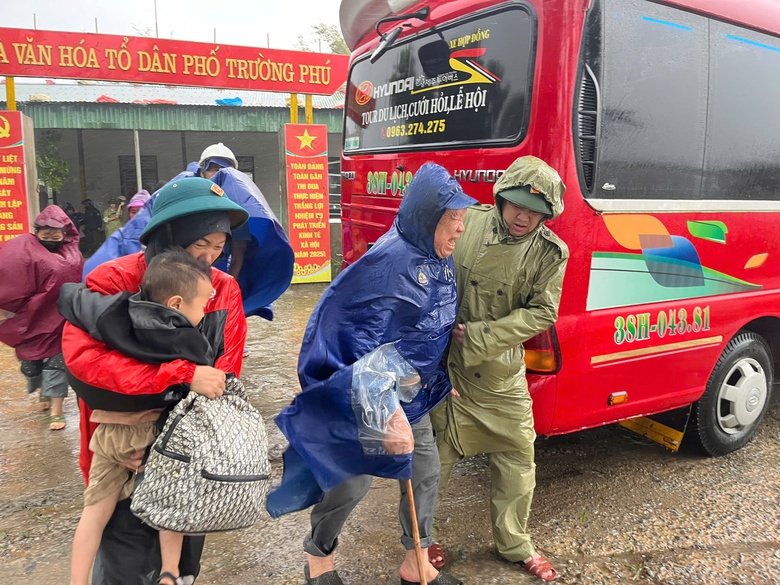 H&agrave; Tĩnh: Khi ch&iacute;nh quyền cơ sở th&agrave;nh &ldquo;l&aacute; chắn&rdquo; gi&uacute;p d&acirc;n ổn định cuộc sống sau b&atilde;o- Ảnh 2.