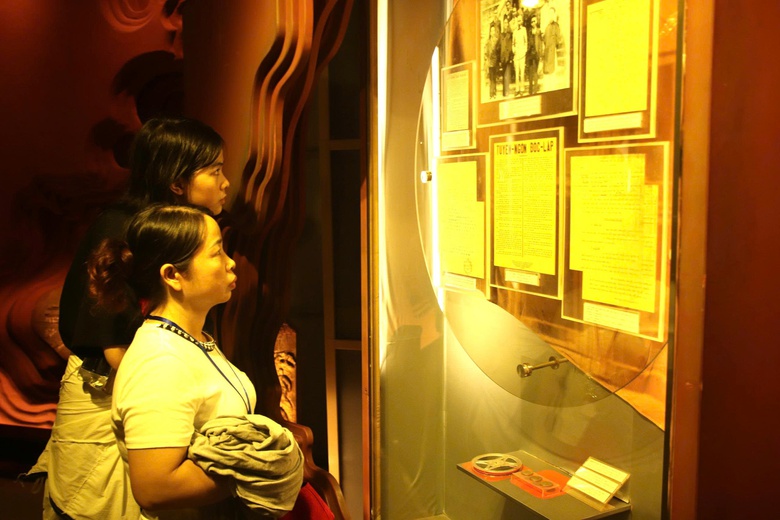 Chiêm ngưỡng những bảo vật kể chuyện Bác Hồ tại Bảo tàng Hồ Chí Minh- Ảnh 10. Chiêm ngưỡng những bảo vật kể chuyện Bác Hồ tại Bảo tàng Hồ Chí Minh- Ảnh 10.