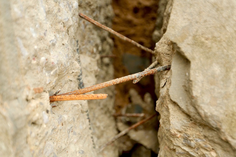 Kè chắn sóng ở khu du lịch biển Hải Tiến bị nứt vỡ- Ảnh 6. Kè chắn sóng ở khu du lịch biển Hải Tiến bị nứt vỡ- Ảnh 6.