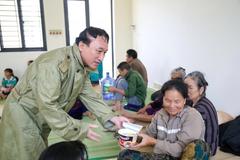 H&agrave; Tĩnh: Khi ch&iacute;nh quyền cơ sở th&agrave;nh &ldquo;l&aacute; chắn&rdquo; gi&uacute;p d&acirc;n ổn định cuộc sống sau b&atilde;o- Ảnh 4.