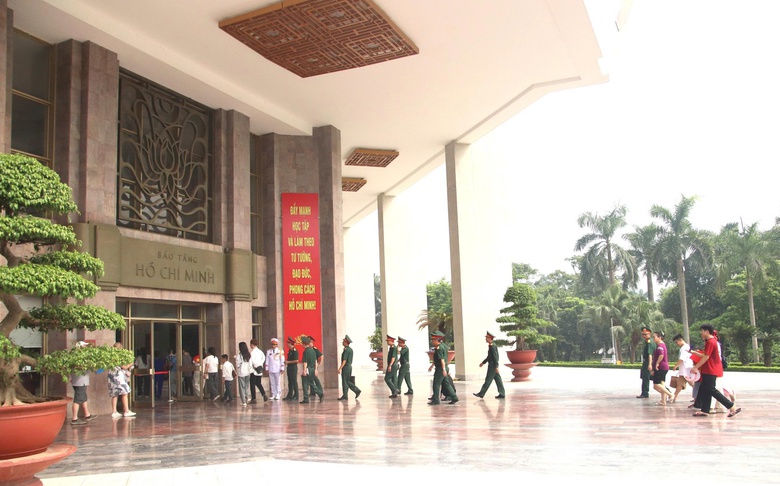 Chiêm ngưỡng những bảo vật kể chuyện Bác Hồ tại Bảo tàng Hồ Chí Minh- Ảnh 12. Chiêm ngưỡng những bảo vật kể chuyện Bác Hồ tại Bảo tàng Hồ Chí Minh- Ảnh 12.