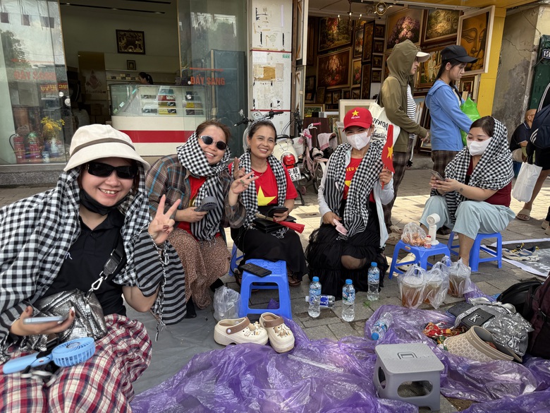 Vượt ngh&igrave;n km về Thủ đ&ocirc;, "cắm chốt" chờ xem tổng duyệt diễu binh trước 1 ng&agrave;y- Ảnh 4.