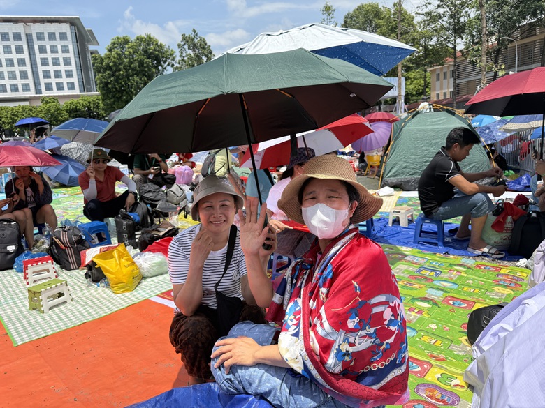 Vượt ngh&igrave;n km về Thủ đ&ocirc;, "cắm chốt" chờ xem tổng duyệt diễu binh trước 1 ng&agrave;y- Ảnh 1.