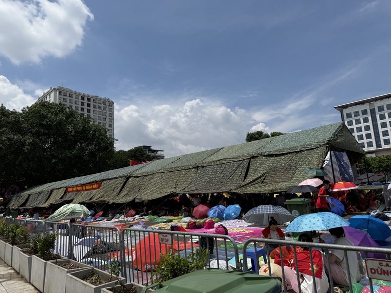 Vượt ngh&igrave;n km về Thủ đ&ocirc;, "cắm chốt" chờ xem tổng duyệt diễu binh trước 1 ng&agrave;y- Ảnh 14.