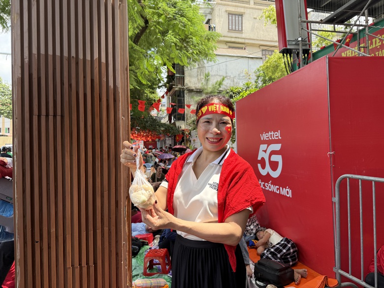 Vượt ngh&igrave;n km về Thủ đ&ocirc;, "cắm chốt" chờ xem tổng duyệt diễu binh trước 1 ng&agrave;y- Ảnh 9.