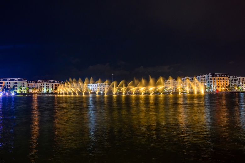 Quảng Ninh: Mãn nhãn với công trình nhạc nước Halo Bay Show bên vịnh di sản- Ảnh 6. Quảng Ninh: Mãn nhãn với công trình nhạc nước Halo Bay Show bên vịnh di sản- Ảnh 6.