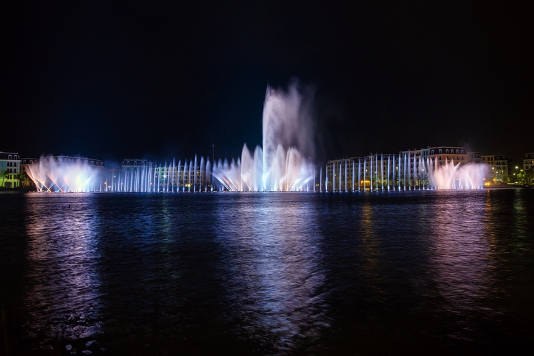 Quảng Ninh: Mãn nhãn với công trình nhạc nước Halo Bay Show bên vịnh di sản- Ảnh 8. Quảng Ninh: Mãn nhãn với công trình nhạc nước Halo Bay Show bên vịnh di sản- Ảnh 8.