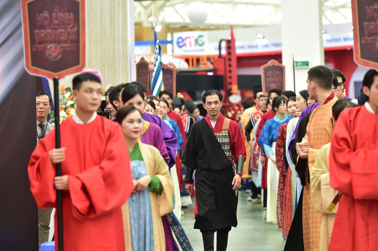 NSND Tự Long nói gì khi đóng phim điện ảnh cùng Johnny Trí Nguyễn?- Ảnh 4. NSND Tự Long nói gì khi đóng phim điện ảnh cùng Johnny Trí Nguyễn?- Ảnh 4.