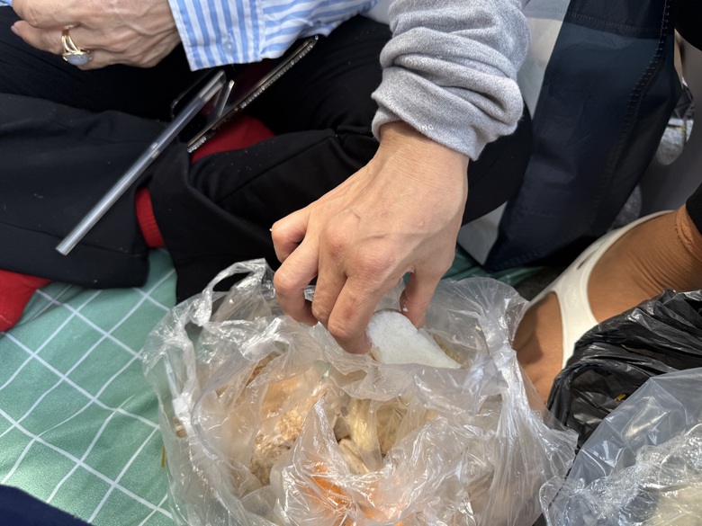 Vượt ngh&igrave;n km về Thủ đ&ocirc;, "cắm chốt" chờ xem tổng duyệt diễu binh trước 1 ng&agrave;y- Ảnh 12.