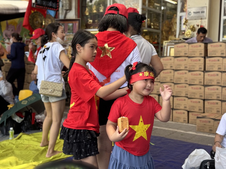 Vượt ngh&igrave;n km về Thủ đ&ocirc;, "cắm chốt" chờ xem tổng duyệt diễu binh trước 1 ng&agrave;y- Ảnh 5.