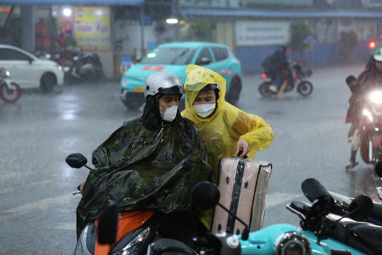 Người d&acirc;n về nghỉ lễ Quốc kh&aacute;nh 2/9, cửa ng&otilde; TP.HCM đ&ocirc;ng nghẹt- Ảnh 11.