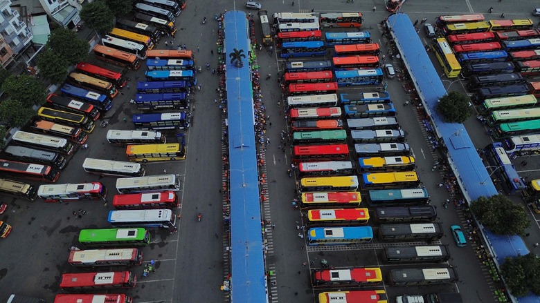 Người d&acirc;n về nghỉ lễ Quốc kh&aacute;nh 2/9, cửa ng&otilde; TP.HCM đ&ocirc;ng nghẹt- Ảnh 6.