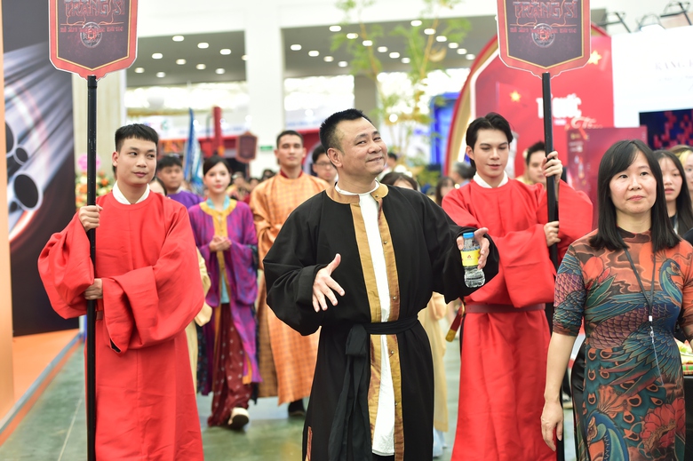 NSND Tự Long nói gì khi đóng phim điện ảnh cùng Johnny Trí Nguyễn?- Ảnh 2. NSND Tự Long nói gì khi đóng phim điện ảnh cùng Johnny Trí Nguyễn?- Ảnh 2.