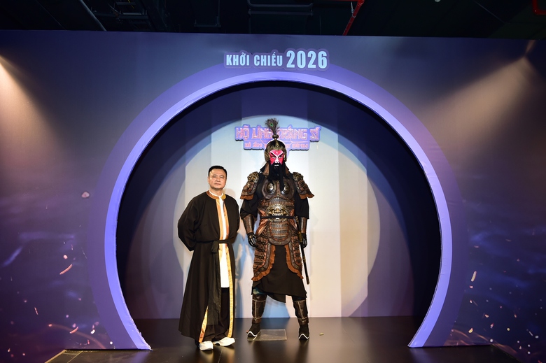 NSND Tự Long nói gì khi đóng phim điện ảnh cùng Johnny Trí Nguyễn?- Ảnh 1. NSND Tự Long nói gì khi đóng phim điện ảnh cùng Johnny Trí Nguyễn?- Ảnh 1.