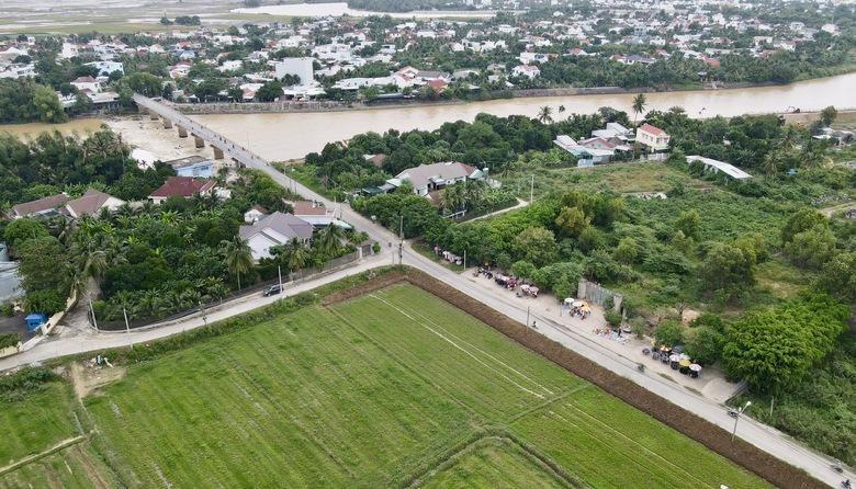 Khẩn trương tháo gỡ vướng mắc, đẩy nhanh giải ngân vốn đầu tư dự án giao thông trọng điểm- Ảnh 1. Khẩn trương tháo gỡ vướng mắc, đẩy nhanh giải ngân vốn đầu tư dự án giao thông trọng điểm- Ảnh 1.