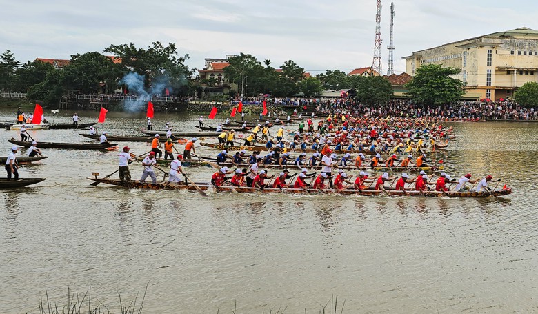 S&ocirc;i nổi lễ hội đua thuyền mừng Tết Độc lập tr&ecirc;n s&ocirc;ng Kiến Giang- Ảnh 2.