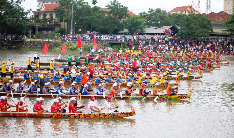 S&ocirc;i nổi lễ hội đua thuyền mừng Tết Độc lập tr&ecirc;n s&ocirc;ng Kiến Giang- Ảnh 1.