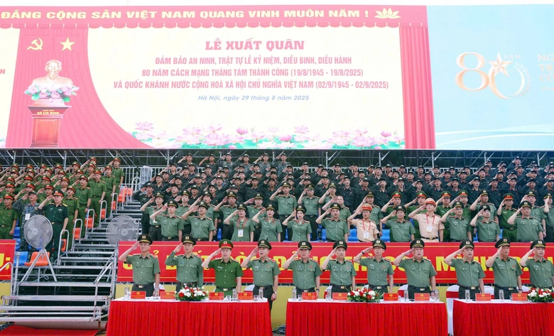 Hơn 1.300 c&aacute;n bộ, chiến sĩ c&ocirc;ng an xuất qu&acirc;n bảo vệ Lễ kỷ niệm 80 năm Quốc kh&aacute;nh- Ảnh 1.