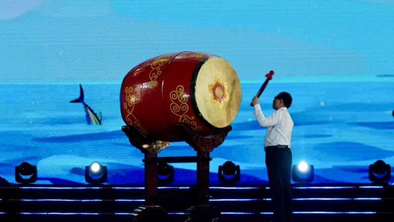 Gia Lai rực rỡ đêm khai hội “Tinh hoa Đại ngàn - Biển xanh hội tụ”- Ảnh 2. Gia Lai rực rỡ đêm khai hội “Tinh hoa Đại ngàn - Biển xanh hội tụ”- Ảnh 2.