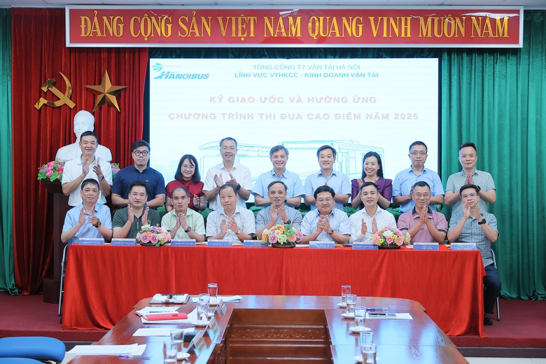 Transerco: Lan tỏa tinh thần thi đua yêu nước từ mỗi chuyến xe- Ảnh 3. Transerco: Lan tỏa tinh thần thi đua yêu nước từ mỗi chuyến xe- Ảnh 3.