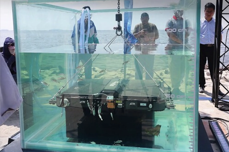 Pin xe điện thế hệ mới ng&acirc;m trong nước muối vẫn nguy&ecirc;n cấu tr&uacute;c ho&agrave;n chỉnh- Ảnh 1.