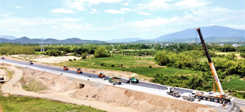 Cận cảnh 20km đầu cao tốc Kh&aacute;nh H&ograve;a - Bu&ocirc;n Ma Thuột tăng tốc về đ&iacute;ch- Ảnh 3.