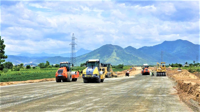 Cận cảnh 20km đầu cao tốc Kh&aacute;nh H&ograve;a - Bu&ocirc;n Ma Thuột tăng tốc về đ&iacute;ch- Ảnh 9.