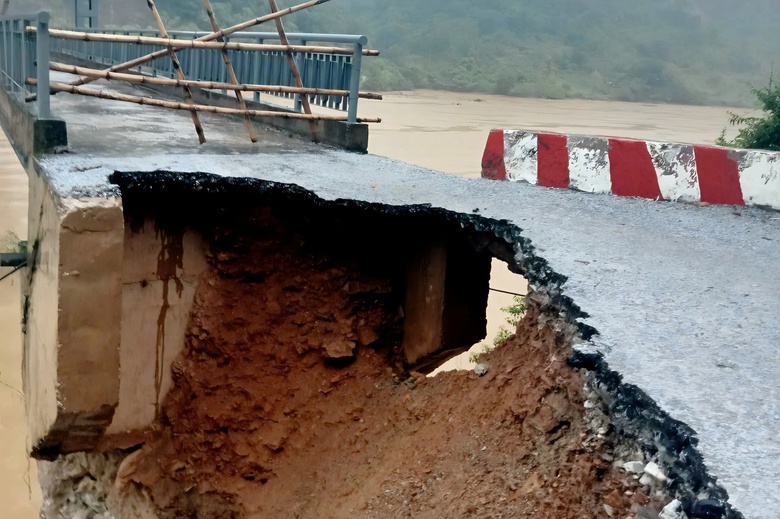 Nghệ An: Mưa lớn k&eacute;o d&agrave;i g&acirc;y sạt lở nghi&ecirc;m trọng tại x&atilde; Tam Quang- Ảnh 2.
