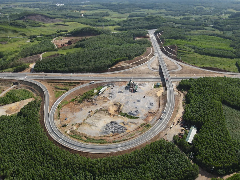 Mở cơ hội ph&aacute;t triển cho H&agrave; Tĩnh, Quảng Trị khi cao tốc Vũng &Aacute;ng - B&ugrave;ng đưa v&agrave;o khai th&aacute;c- Ảnh 1.