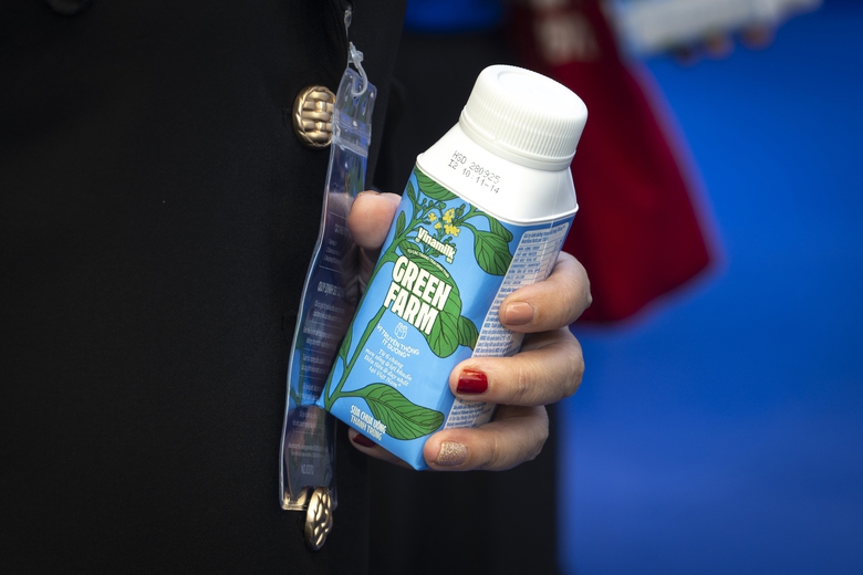 &ldquo;Từ khi h&igrave;nh th&agrave;nh v&agrave; suốt gần 50 ph&aacute;t triển Vinamilk lu&ocirc;n x&aacute;c định sứ mệnh của m&igrave;nh l&agrave; "Chăm s&oacute;c". Ch&uacute;ng t&ocirc;i chăm s&oacute;c cho người d&acirc;n bằng sản phẩm dinh dưỡng tốt nhất, đạt chuẩn quốc tế&rdquo;- &Ocirc;ng Nguyễn Quang Tr&iacute;, Gi&aacute;m đốc Điều h&agrave;nh Marketing Vinamilk, khẳng định. (Ảnh: Vi Nam)