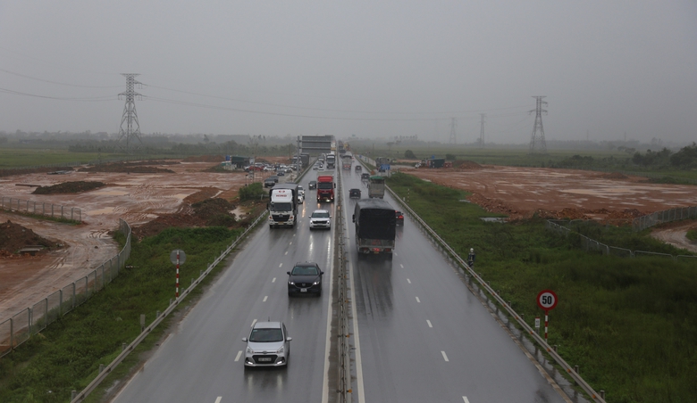 Du khách lưu ý gì khi đến các trạm dừng nghỉ trên cao tốc qua Bắc Trung Bộ?- Ảnh 1. Du khách lưu ý gì khi đến các trạm dừng nghỉ trên cao tốc qua Bắc Trung Bộ?- Ảnh 1.