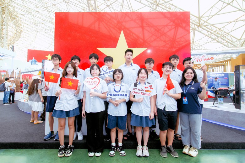 Check in với Quốc kỳ bằng đ&aacute; lớn nhất Việt Nam tại triển l&atilde;m th&agrave;nh tựu ng&agrave;nh X&acirc;y dựng- Ảnh 10.