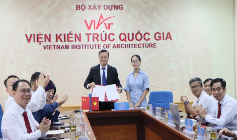 Viện Kiến tr&uacute;c quốc gia (Bộ X&acirc;y dựng) v&agrave; Tập đo&agrave;n Viện Nghi&ecirc;n cứu thiết kế - Đại học Kiến tr&uacute;c Đồng Tế (Trung Quốc) đ&atilde; k&yacute; kết bi&ecirc;n bản ghi nhớ hợp t&aacute;c.