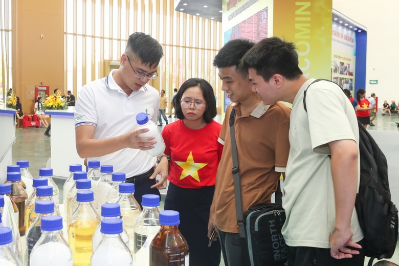 Petrovietnam tự h&agrave;o h&agrave;nh tr&igrave;nh &ldquo;Giữ lửa di sản, kiến tạo năng lượng quốc gia&rdquo;- Ảnh 4.