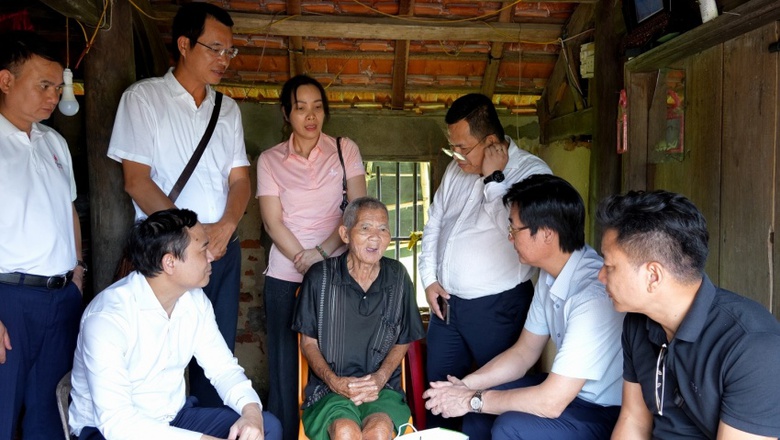 A group of people standing around a person sitting in a chair  AI-generated content may be incorrect.