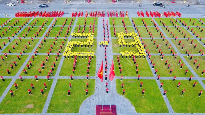 Người d&acirc;n L&agrave;o Cai phấn khởi ch&agrave;o đ&oacute;n Tết Độc lập 2/9- Ảnh 1.