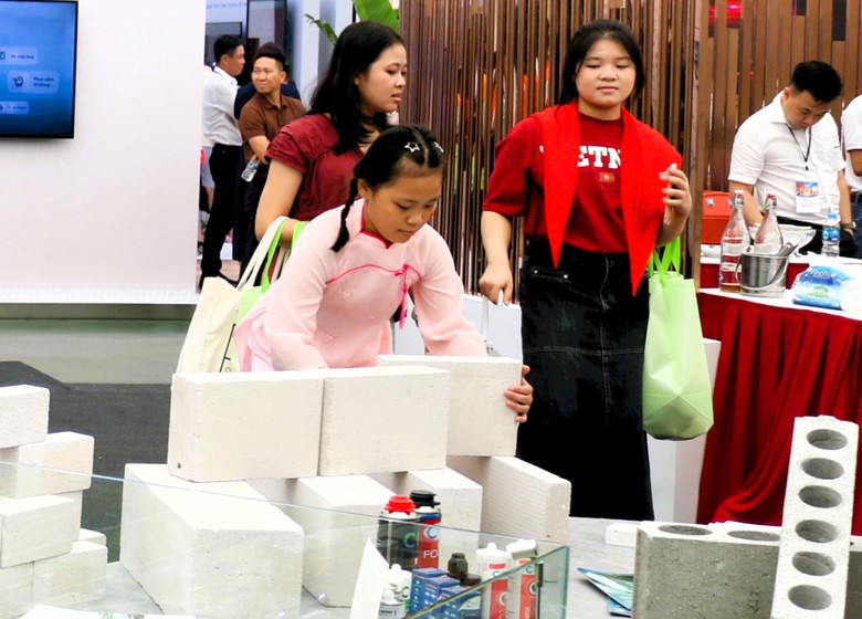 Thông điệp vật liệu xây dựng xanh, bền vững tại triển lãm thành tựu đất nước- Ảnh 10. Thông điệp vật liệu xây dựng xanh, bền vững tại triển lãm thành tựu đất nước- Ảnh 10.