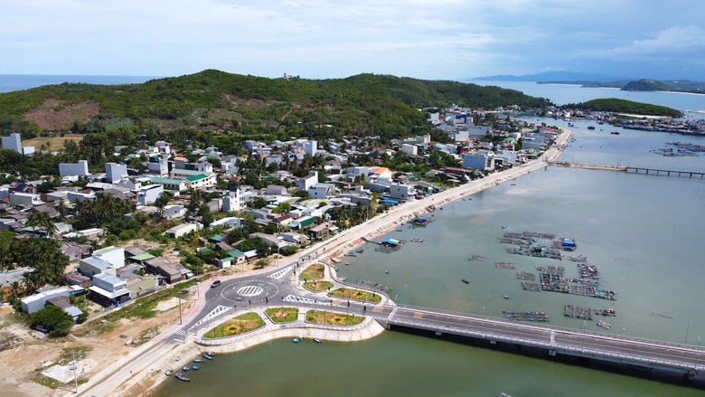 Quảng Ng&atilde;i đẩy nhanh đầu tư mở rộng quốc lộ 24B, ho&agrave;n thiện trục đường ven biển- Ảnh 2.