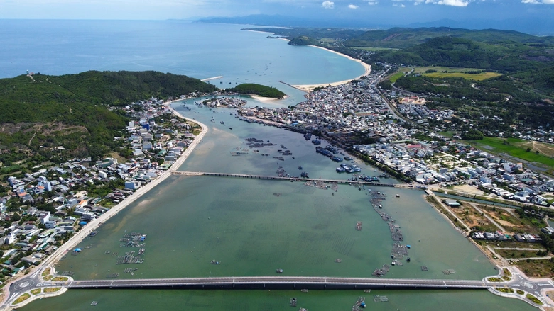 Quảng Ng&atilde;i c&ocirc;ng bố danh mục đ&ocirc; thị sau s&aacute;p nhập- Ảnh 1.