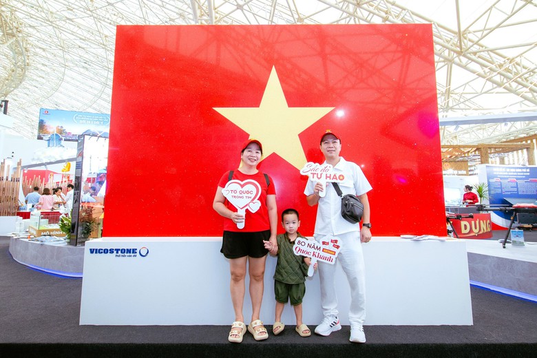 Check in với Quốc kỳ bằng đ&aacute; lớn nhất Việt Nam tại triển l&atilde;m th&agrave;nh tựu ng&agrave;nh X&acirc;y dựng- Ảnh 27.