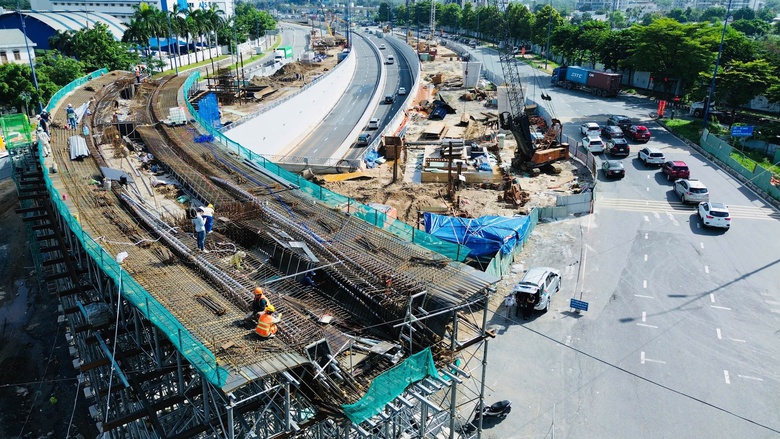 TP.HCM: Siết tiến độ n&uacute;t giao An Ph&uacute;, ho&agrave;n th&agrave;nh hạng mục ch&iacute;nh trong th&aacute;ng 1/2026- Ảnh 1.