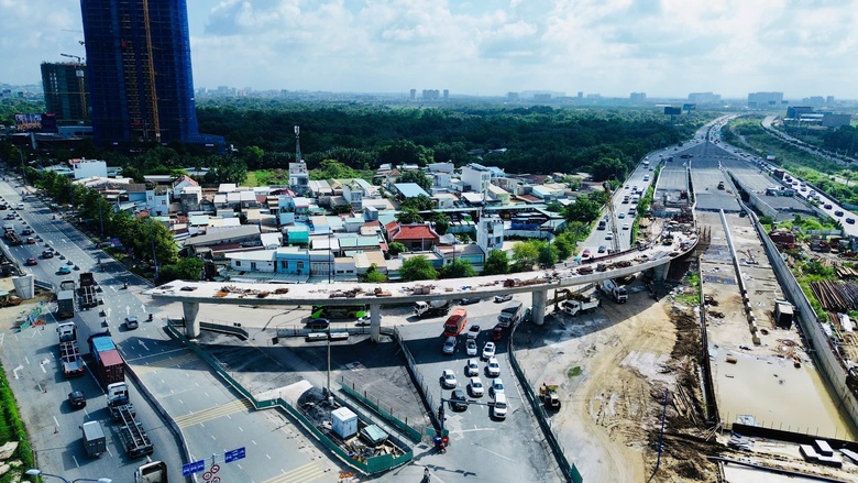 TP.HCM: Siết tiến độ n&uacute;t giao An Ph&uacute;, ho&agrave;n th&agrave;nh hạng mục ch&iacute;nh trong th&aacute;ng 1/2026- Ảnh 2.